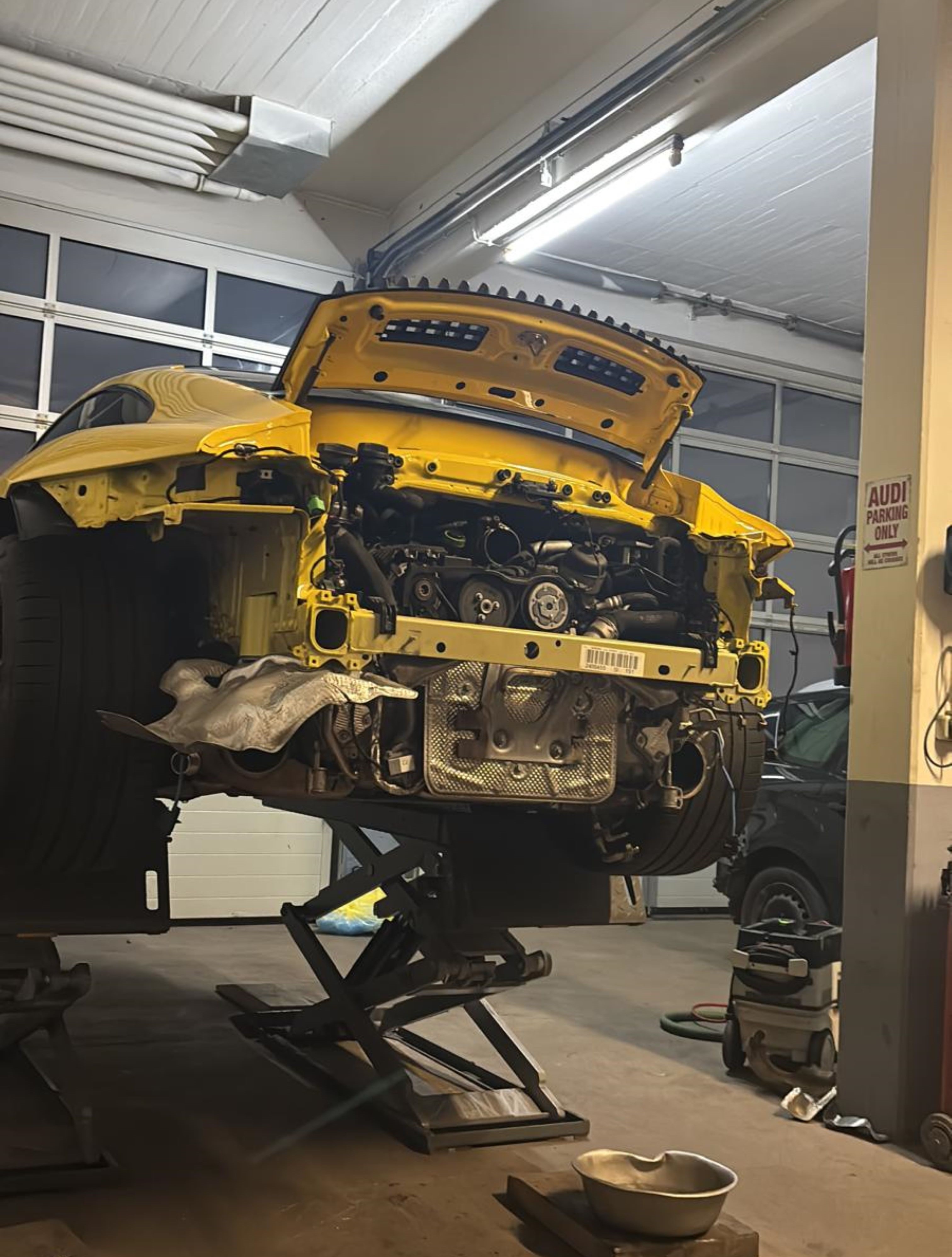 Porsche Motor-Service in der KTH Werkstatt Bad Aibling